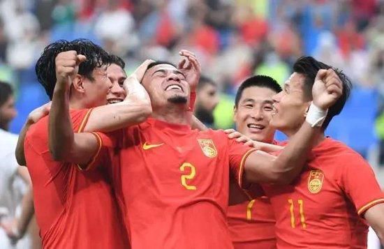 松滨市，一伙暗藏在我国的间谍盗取了“110秘密”后，经由过程密电通知国外间谍前来转移。千算万算，不值天一划，这份密电被公安机关截获并破解了。得知了间谍的诡计后，公安窥伺科的科长石岩（雷明 饰）和一班手下起头了间谍斗志斗勇的游戏。随后，一位有份介入此次步履的间谍在列车上被人击毙了，使得案情加倍扑朔迷离。这场猫捉老鼠的游戏终究鹿死谁手？